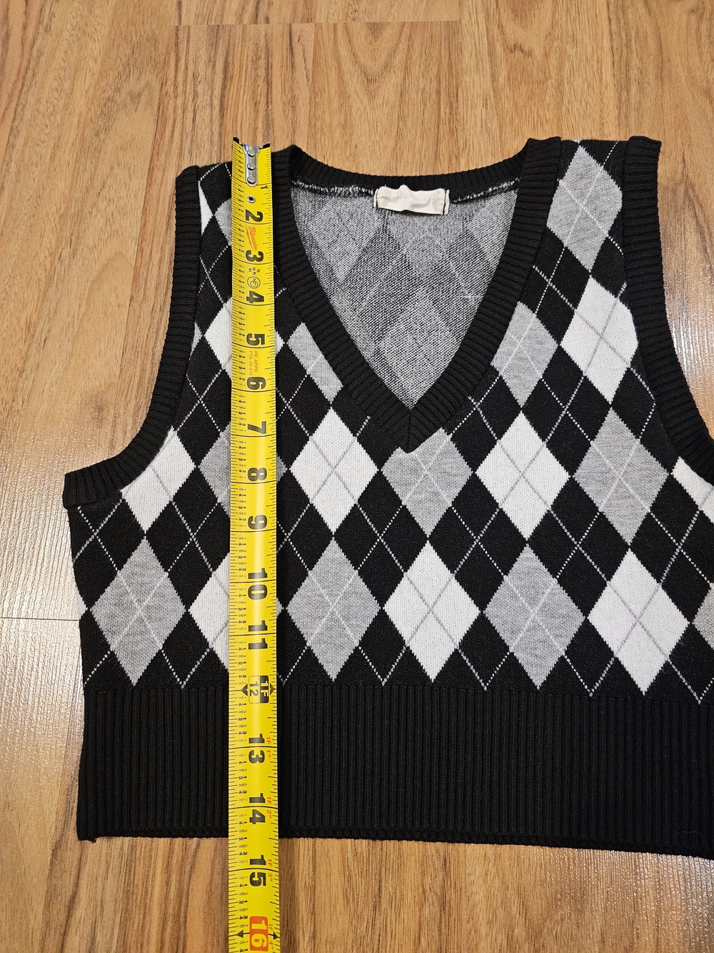 Cropped Black and Gray Argyle Knit V-Neck Sweater Vest Women's Small - Picture 5 of 11